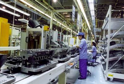 一汽-大眾公司發動機車間生產線。